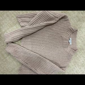 Super cute light sweater in great condition!